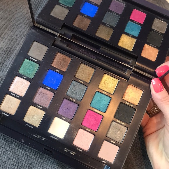 Urban Decay Other - Urban Decay eyeshadow palette